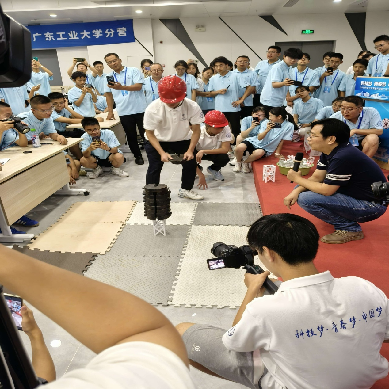 枝江市第一高級中學(xué)參加2024年青少年高校科學(xué)營廣東工業(yè)大學(xué)分營活動2.png