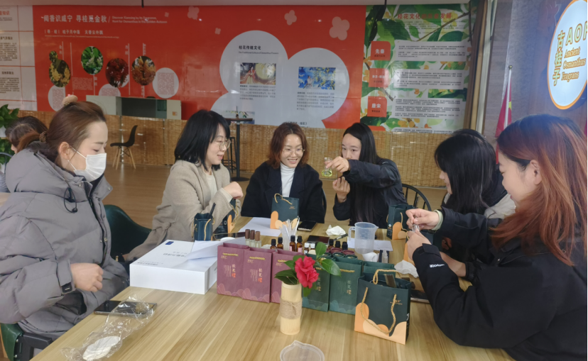 科技巾幗走進咸寧古桂子共赴芬芳之約328.png